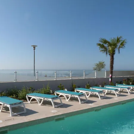 Apartament 2-6 Pers, 2 Ch, Balcon, Piscine, Acces Plage, Parking - Fr-1-194-234 *