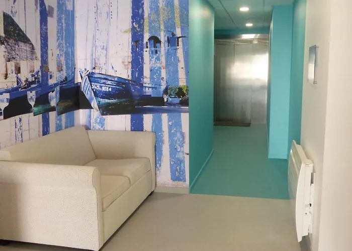 2-6 Pers, 2 Ch, Balcon, Piscine, Acces Plage, Parking - Fr-1-194-234 *